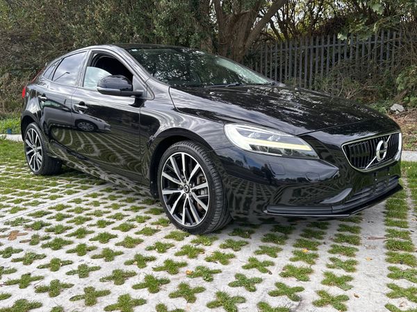 Volvo V40 Hatchback, Diesel, 2018, Black