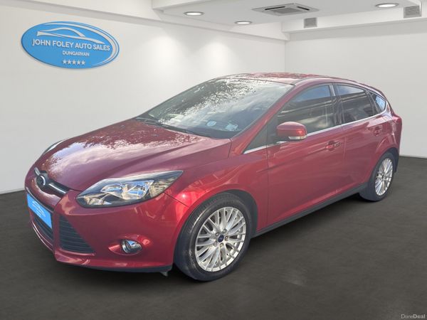 Ford Focus Hatchback, Petrol, 2013, Red
