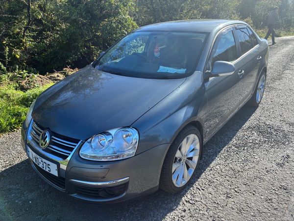 Volkswagen Jetta Saloon, Diesel, 2011, Grey