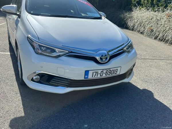 Toyota Auris Hatchback, Petrol Hybrid, 2017, White
