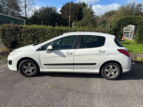 Peugeot 308 Hatchback, Diesel, 2012, White