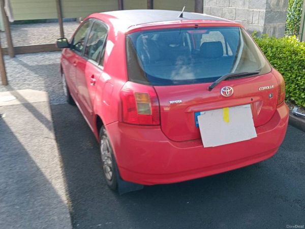 Toyota Corolla Hatchback, Petrol, 2004, Red