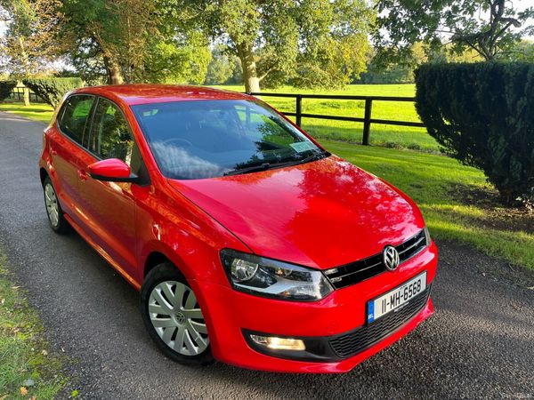 Volkswagen Polo Hatchback, Petrol, 2011, Red