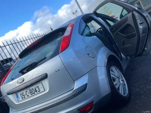 Ford Focus Hatchback, Petrol, 2005, Silver