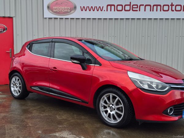 Renault Clio Hatchback, Petrol, 2016, Red