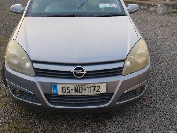 Opel Astra Hatchback, Petrol, 2005, Silver