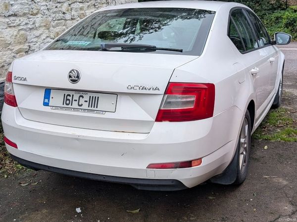 Skoda Octavia Saloon, Diesel, 2016, White