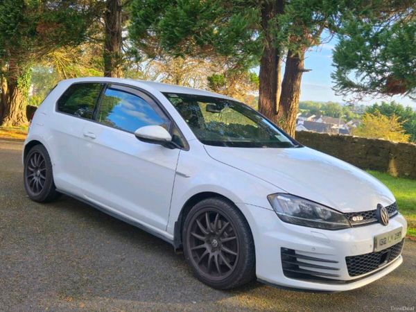 Volkswagen Golf Hatchback, Diesel, 2013, White