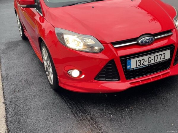 Ford Focus Hatchback, Diesel, 2013, Red