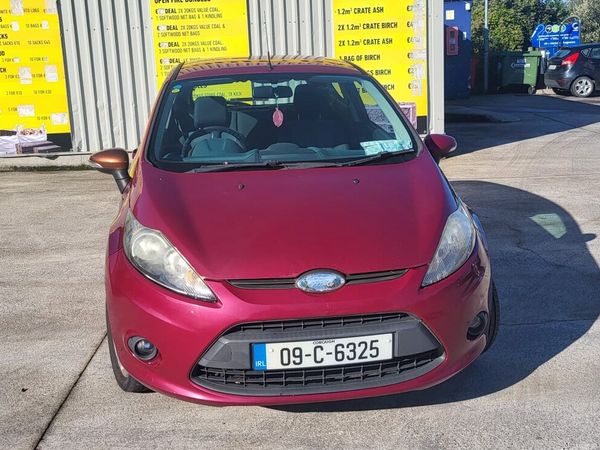 Ford Fiesta Hatchback, Petrol, 2009, Red