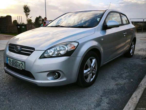 Kia Ceed Hatchback, Petrol, 2009, Silver
