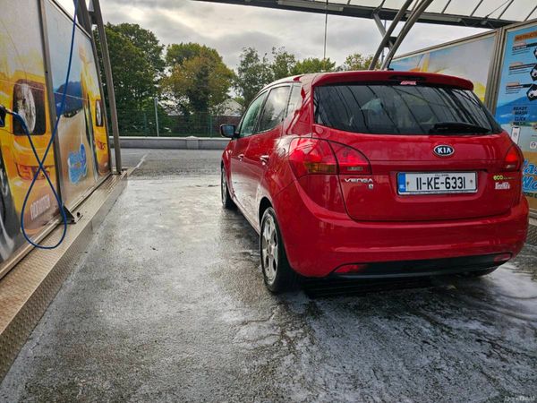 Kia Venga MPV, Diesel, 2011, Red