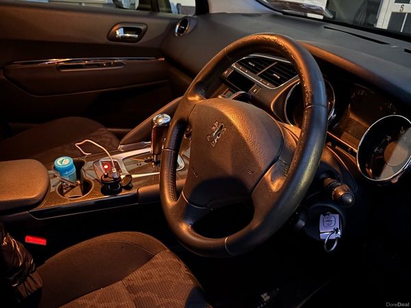 Peugeot 3008 MPV, Diesel, 2012, Black