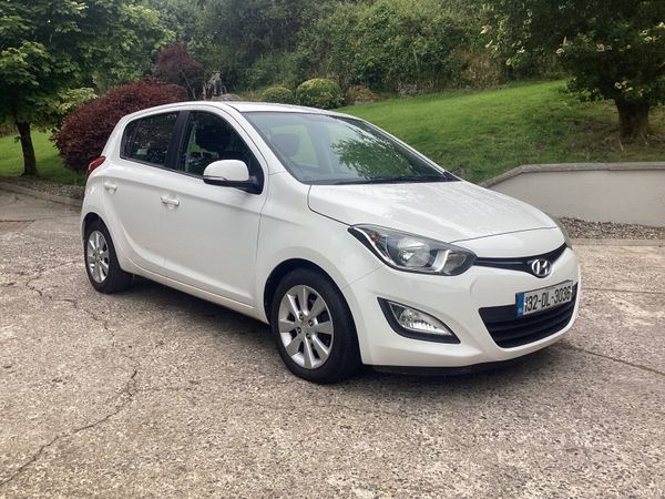 Hyundai i20 Hatchback, Petrol, 2013, White