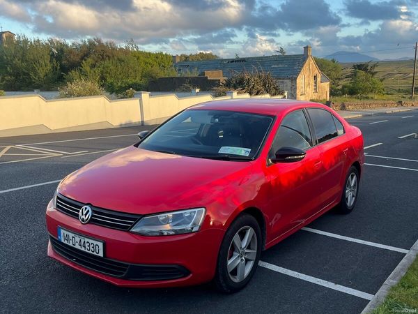 Volkswagen Jetta Saloon, Diesel, 2014, Red
