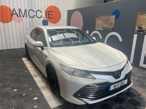 Toyota Camry Saloon, Petrol Hybrid, 2019, White
