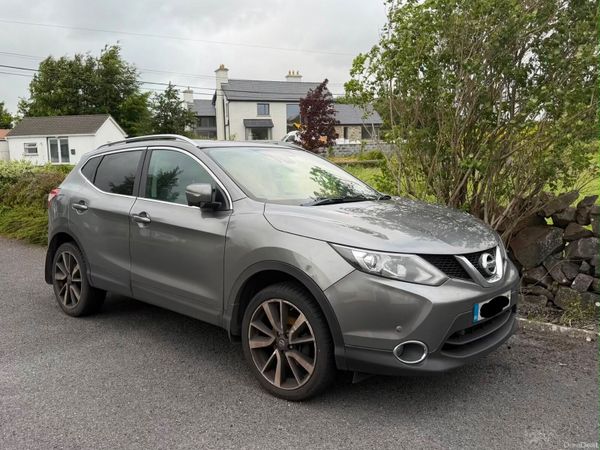 Nissan Qashqai Hatchback, Diesel, 2014, Grey