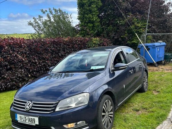 Volkswagen Passat Saloon, Diesel, 2011, Blue