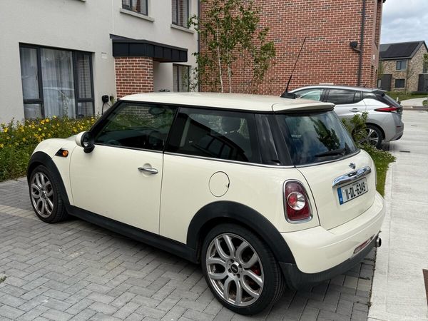 Mini Cooper Hatchback, Diesel, 2011, White
