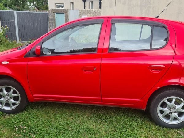 Toyota Yaris Hatchback, Petrol, 2005, Red