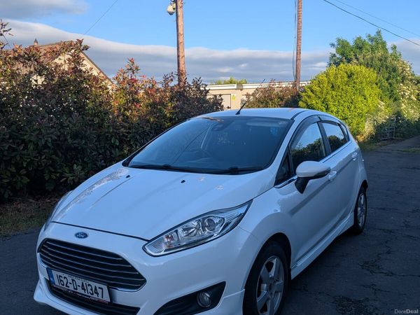 Ford Fiesta Hatchback, Petrol, 2016, White