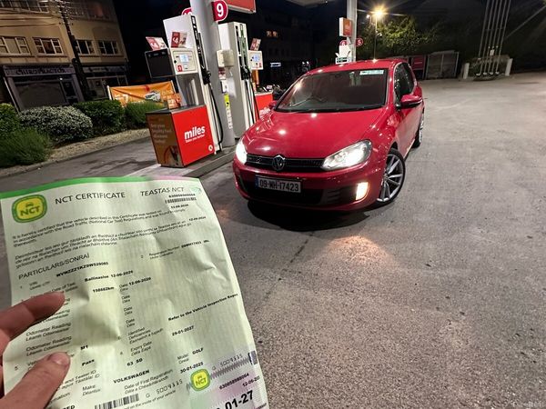 Volkswagen Golf Hatchback, Petrol, 2009, Red