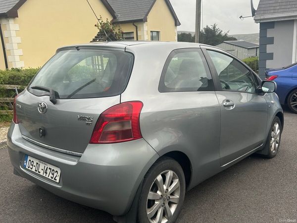 Toyota Yaris Hatchback, Diesel, 2009, Silver