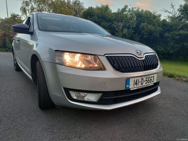 Skoda Octavia Saloon, Petrol, 2014, Silver