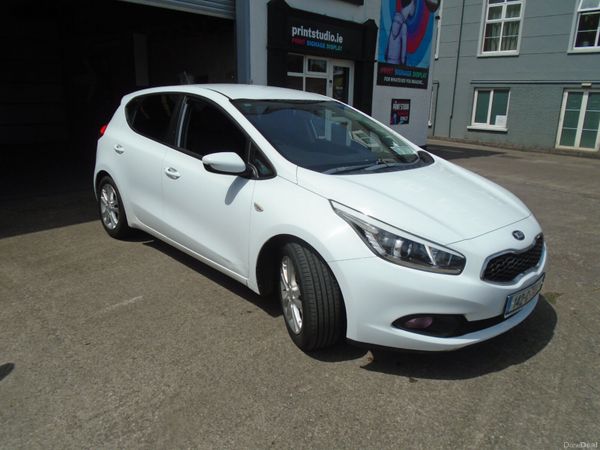 Kia Ceed Hatchback, Petrol, 2014, White