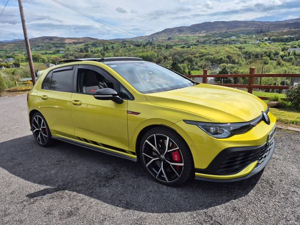 Volkswagen Golf MPV, Petrol, 2023, Yellow