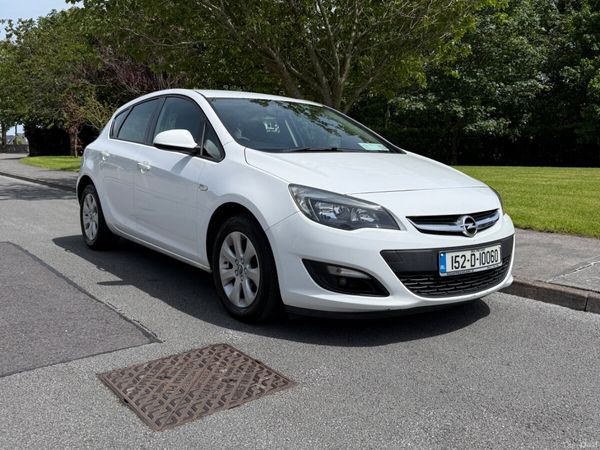 Opel Astra Hatchback, Petrol, 2015, White