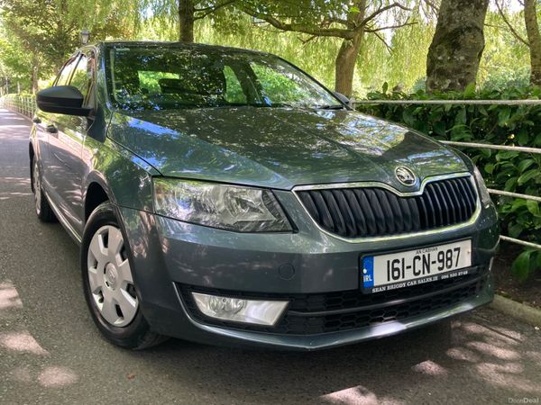 Skoda Octavia Saloon, Diesel, 2016, Grey