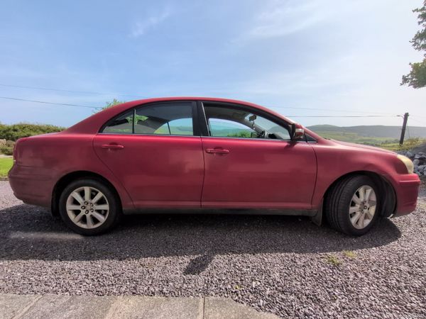 Toyota Avensis Saloon, Petrol, 2007, Red