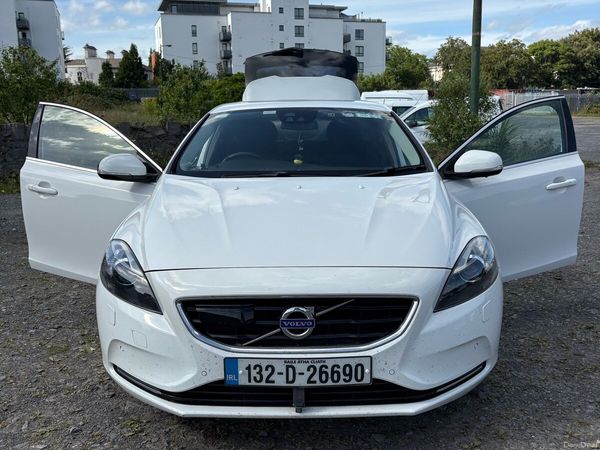 Volvo V40 Hatchback, Petrol, 2013, White