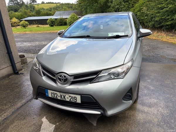Toyota Auris Hatchback, Diesel, 2013, Grey