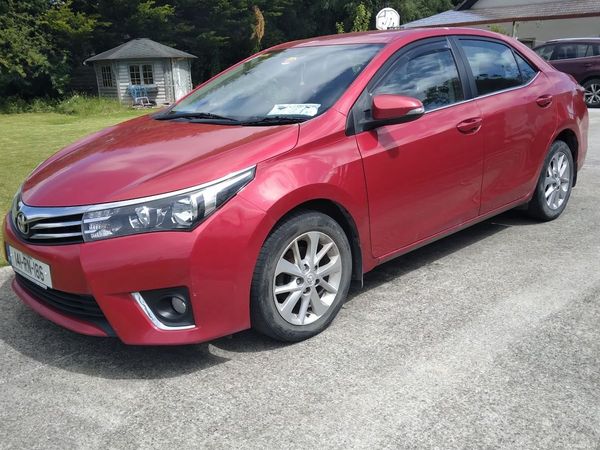 Toyota Corolla Saloon, Diesel, 2014, Red