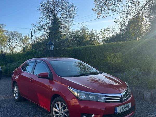 Toyota Corolla Saloon, Diesel, 2014, Red