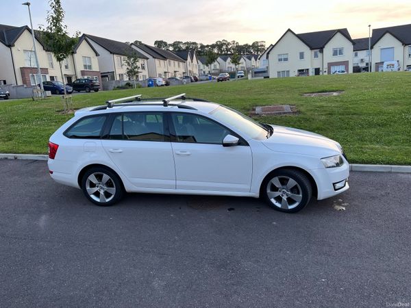 Skoda Octavia Estate, Diesel, 2015, White