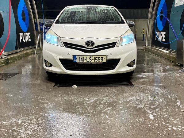 Toyota Yaris Hatchback, Petrol, 2014, White