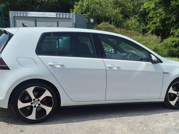 Volkswagen Golf Hatchback, Petrol, 2016, White