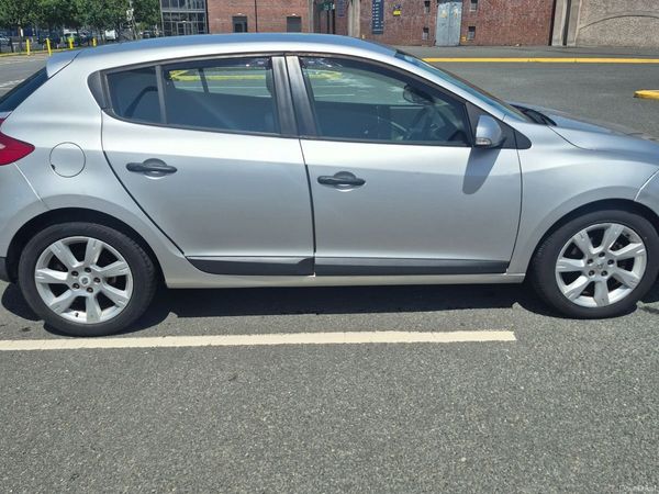 Renault Megane Hatchback, Diesel, 2010, Silver