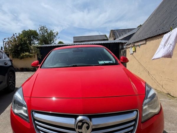 Vauxhall Insignia Hatchback, Diesel, 2015, Red