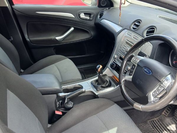 Ford Mondeo Saloon, Petrol, 2008, Grey