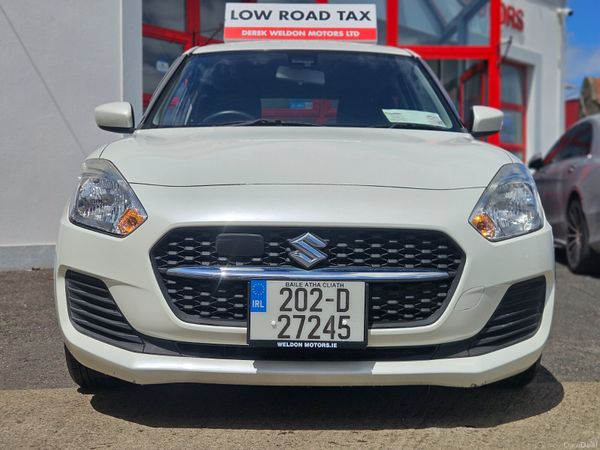 Suzuki Swift Hatchback, Petrol, 2020, White