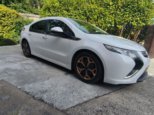 Vauxhall Ampera Hatchback, Diesel Hybrid, 2013, White