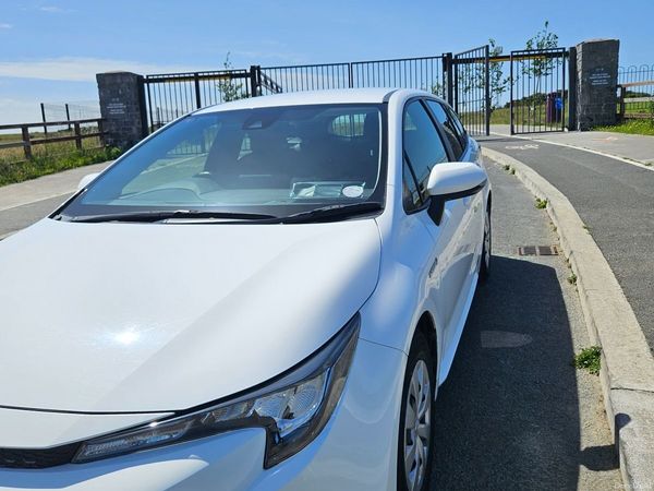 Toyota Corolla Estate, Petrol Hybrid, 2019, White