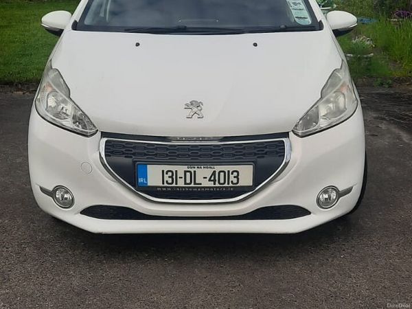 Peugeot 208 Hatchback, Petrol, 2013, White
