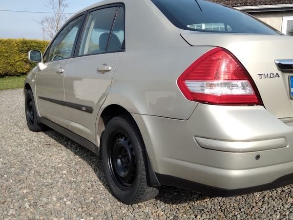Nissan Tiida Saloon, Diesel, 2011, Silver