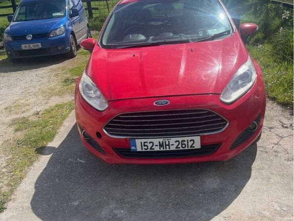 Ford Fiesta Hatchback, Petrol, 2015, Red