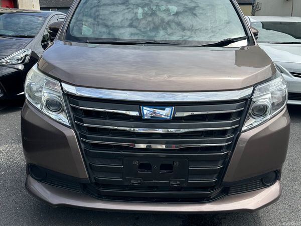 Toyota Noah Van, Petrol Hybrid, 2015, Brown